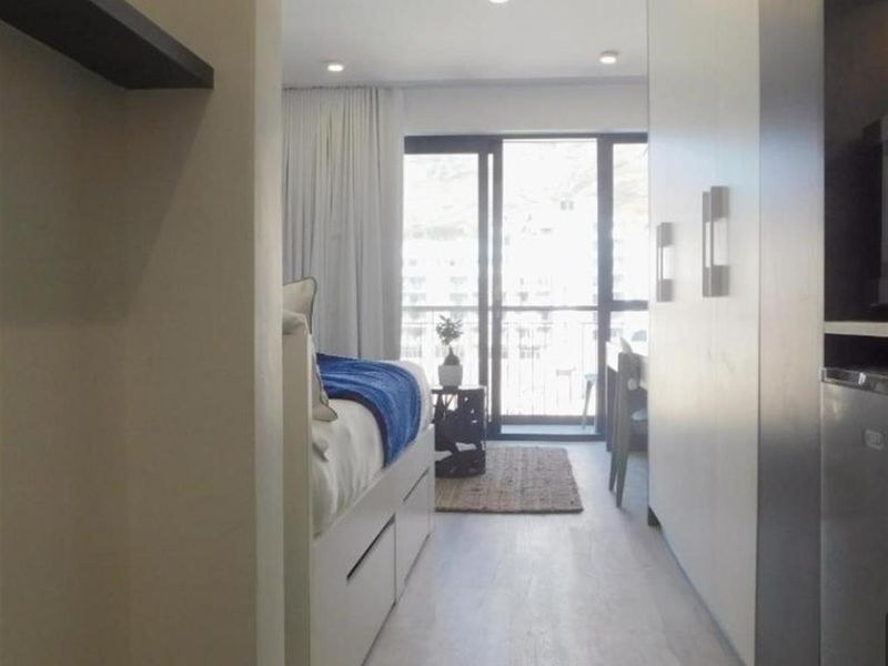 Studio Apartment For Sale in Woodstock, Cape Town - Photo 2