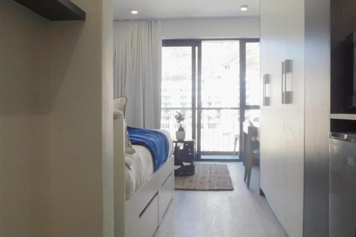Studio Apartment For Sale in Woodstock, Cape Town - Photo 2