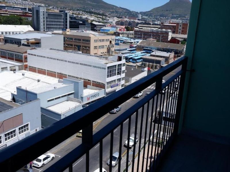Studio Apartment For Sale in Woodstock, Cape Town - Photo 5