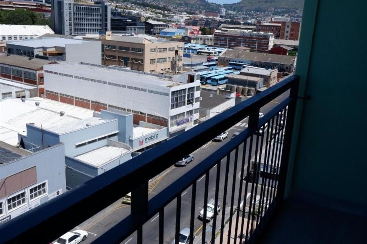 Studio Apartment For Sale in Woodstock, Cape Town - Photo 5