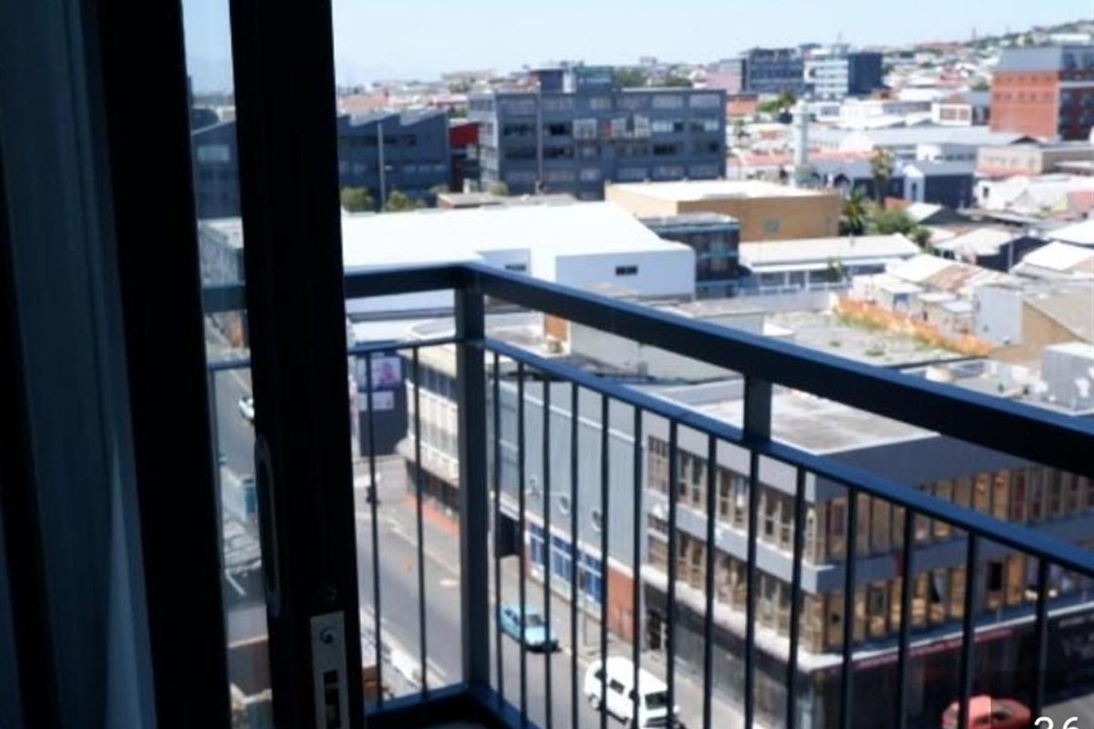 Studio Apartment For Sale in Woodstock, Cape Town - Photo 3