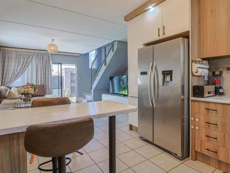 Modern 4-Bedroom Family Home in Leopards Rest Security Estate - Photo 6