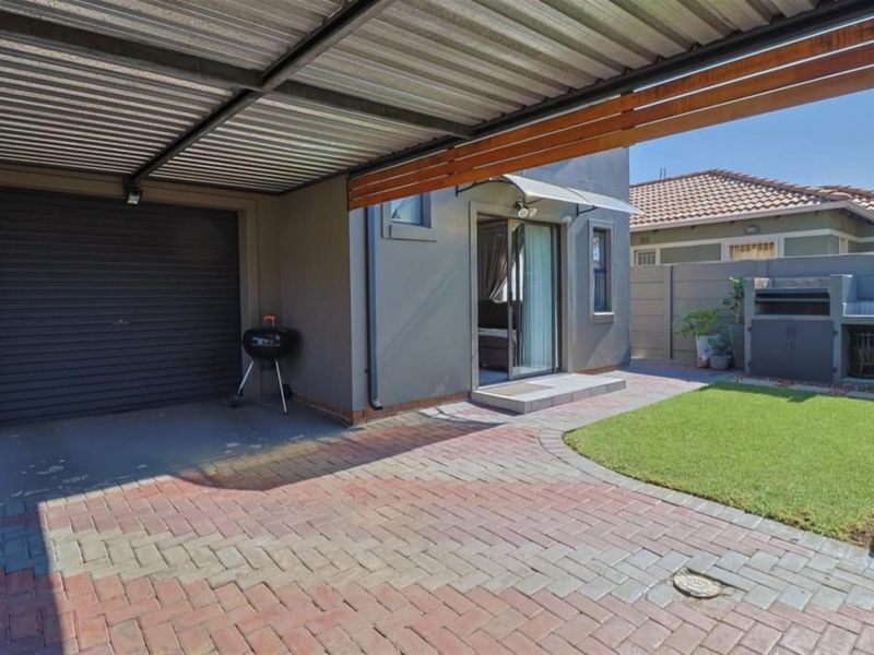 Modern 4-Bedroom Family Home in Leopards Rest Security Estate - Photo 2