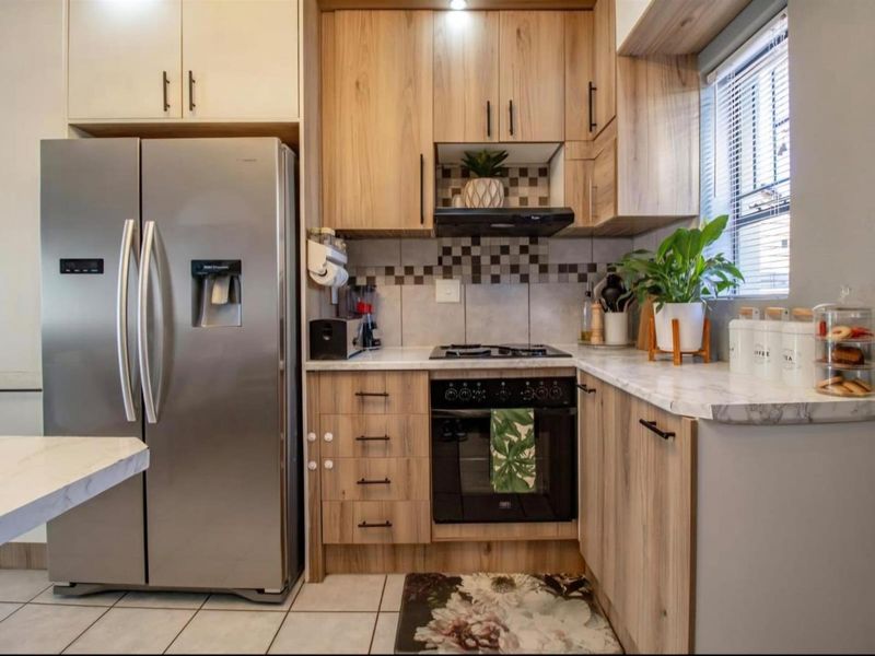 Modern 4-Bedroom Family Home in Leopards Rest Security Estate - Photo 7