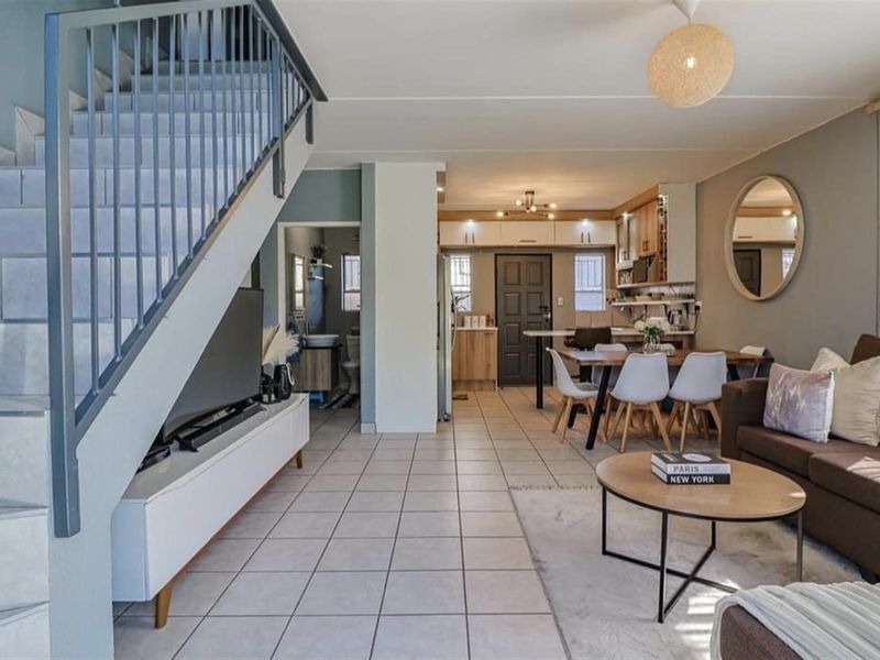 Modern 4-Bedroom Family Home in Leopards Rest Security Estate - Photo 5