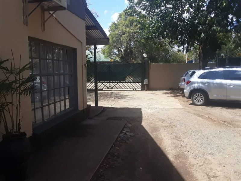 Versatile Commercial Property with Lodge, Offices and Retail Space on Main Road in Komatipoort - Photo 10