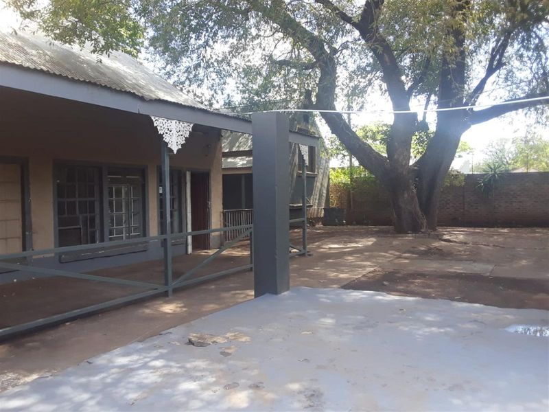 Versatile Commercial Property with Lodge, Offices and Retail Space on Main Road in Komatipoort - Photo 7