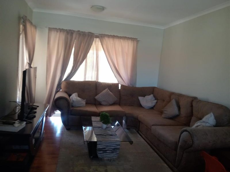Townhouse For Sale in SW 5, Vanderbijlpark SW - Photo 3