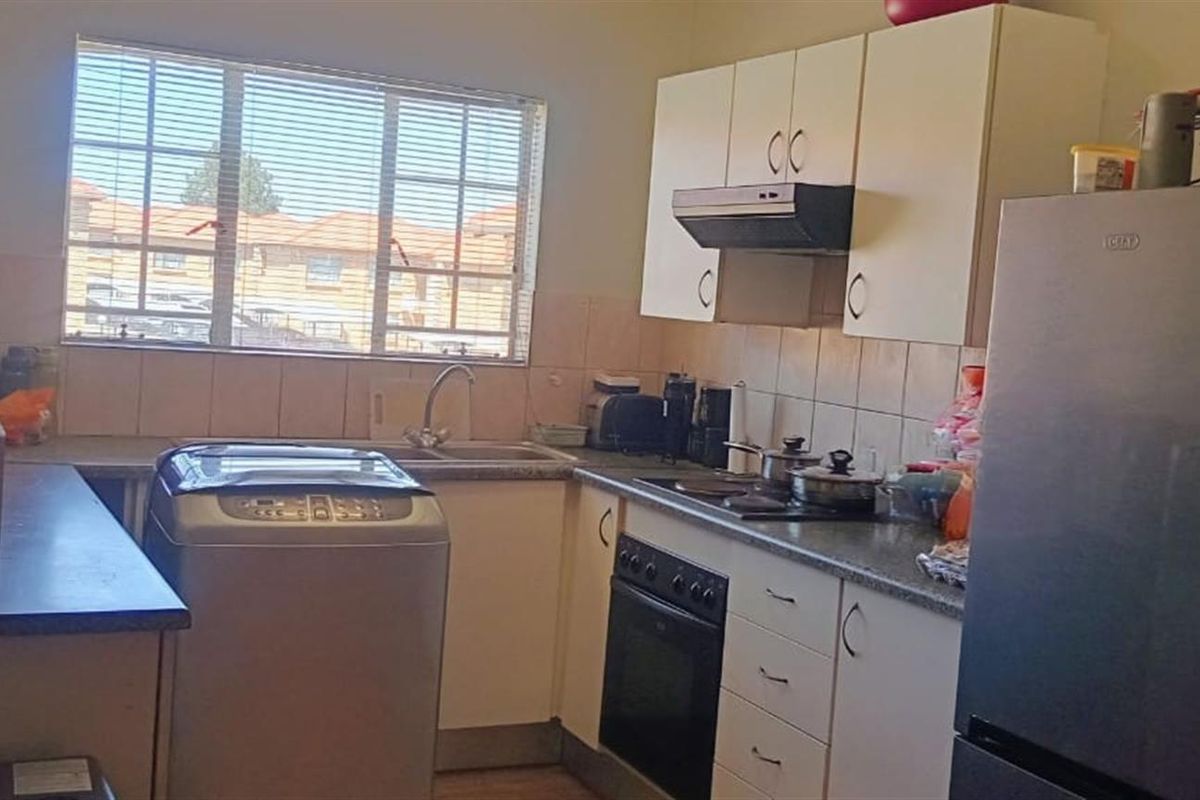 Townhouse For Sale in SW 5, Vanderbijlpark SW - Photo 2