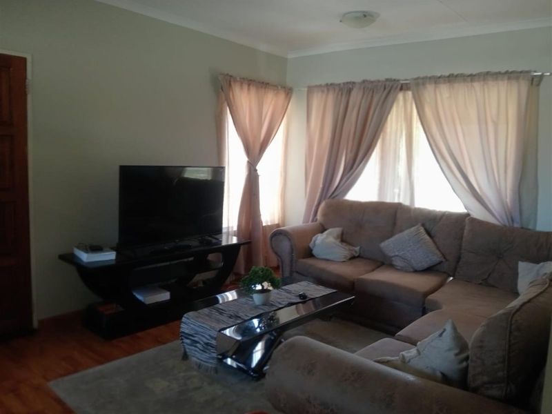 Townhouse For Sale in SW 5, Vanderbijlpark SW - Photo 4