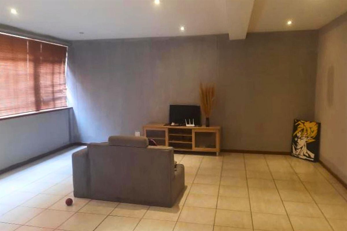 Apartment For Sale in Marshalltown Johannesburg - Photo 4