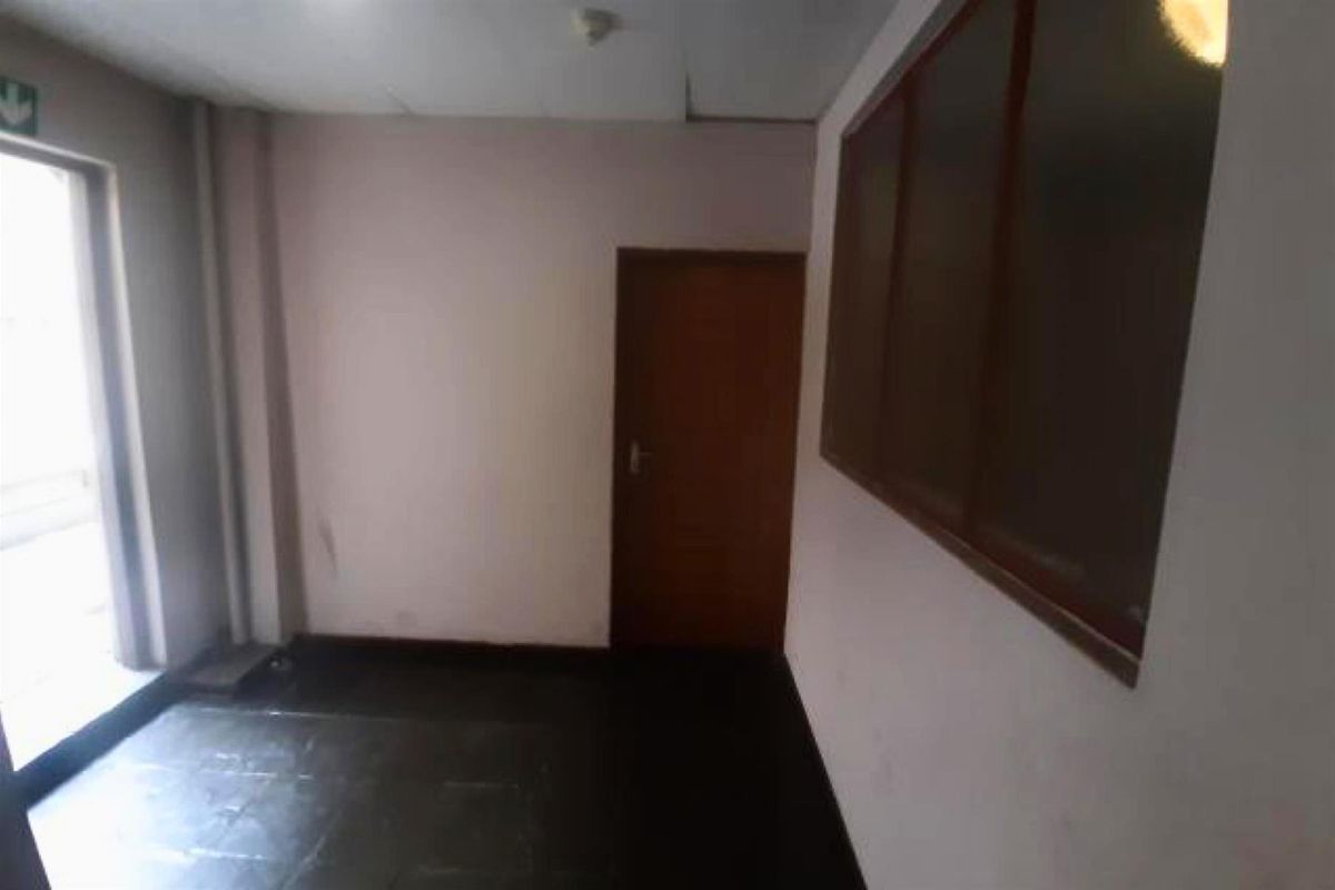 Apartment For Sale in Marshalltown Johannesburg - Photo 3