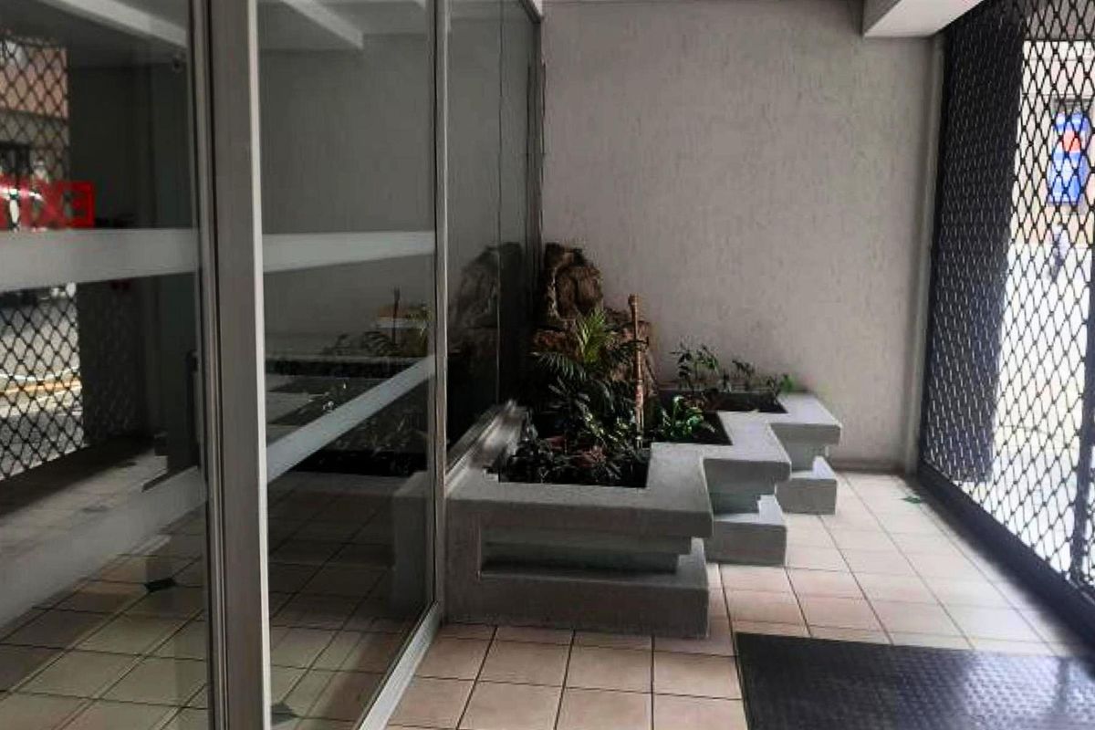 Apartment For Sale in Marshalltown Johannesburg - Photo 2