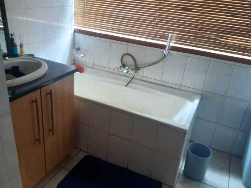 Apartment For Sale in Marshalltown Johannesburg - Photo 8