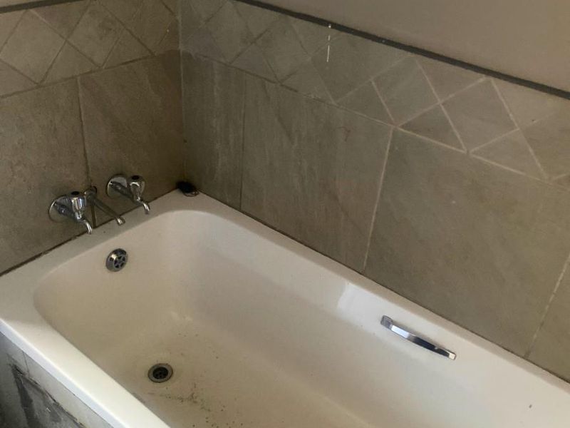 Charming Bachelor Apartment For Sale in Johannesburg Central - Photo 9