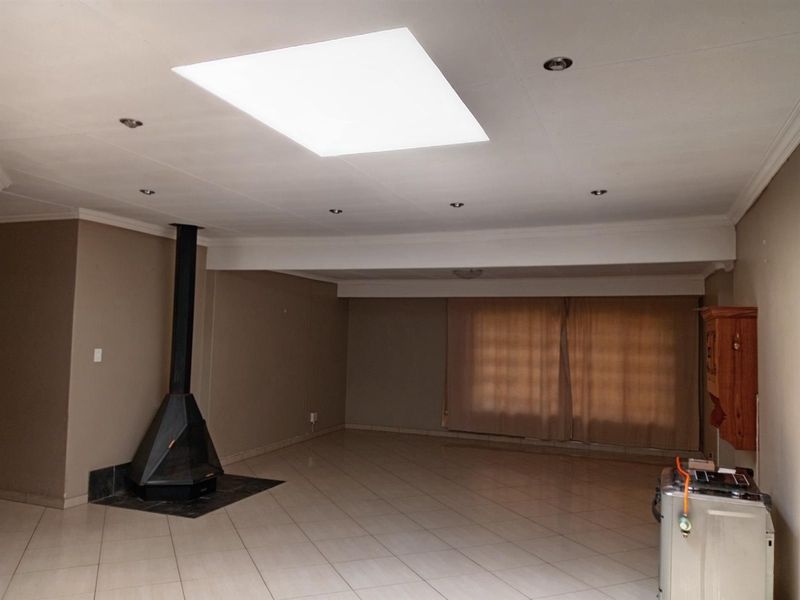 Elegant 4-Bedroom Home with Income-Generating Flat in Sought after Ext 14, Bethal - Photo 4