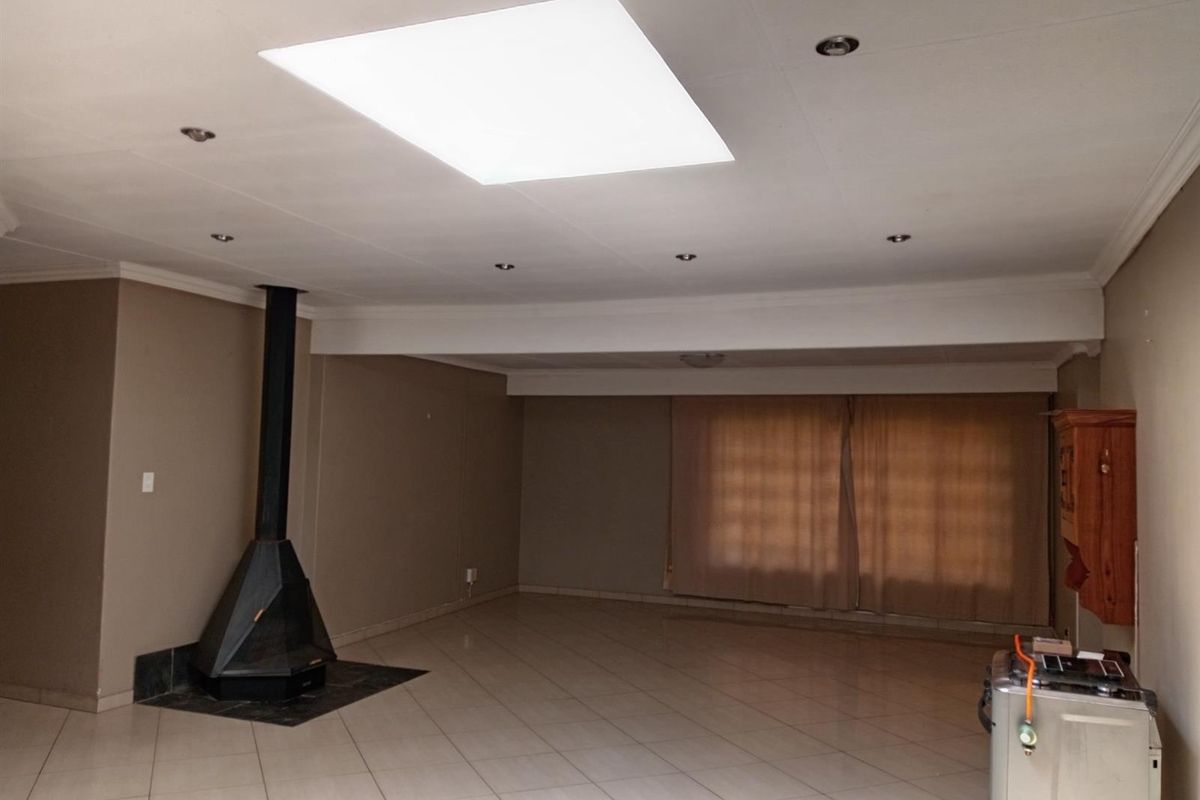 Elegant 4-Bedroom Home with Income-Generating Flat in Sought after Ext 14, Bethal - Photo 4