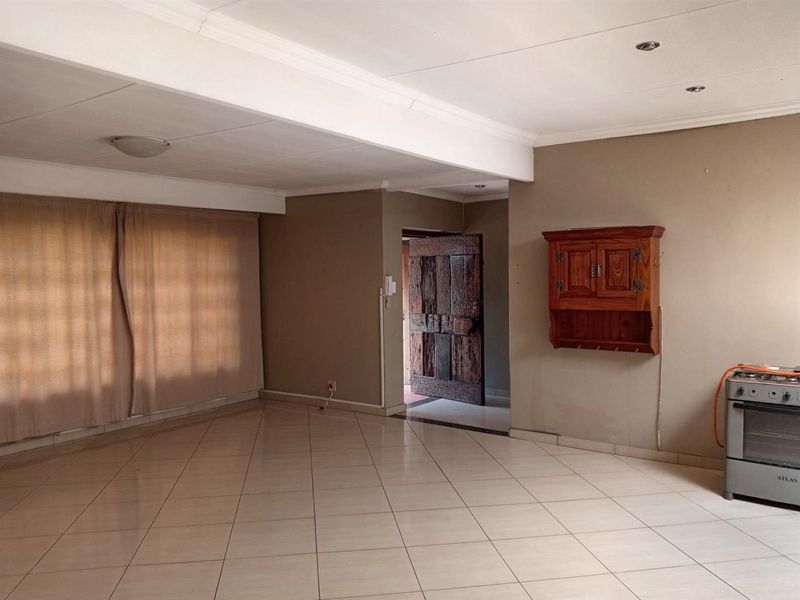 Elegant 4-Bedroom Home with Income-Generating Flat in Sought after Ext 14, Bethal - Photo 7