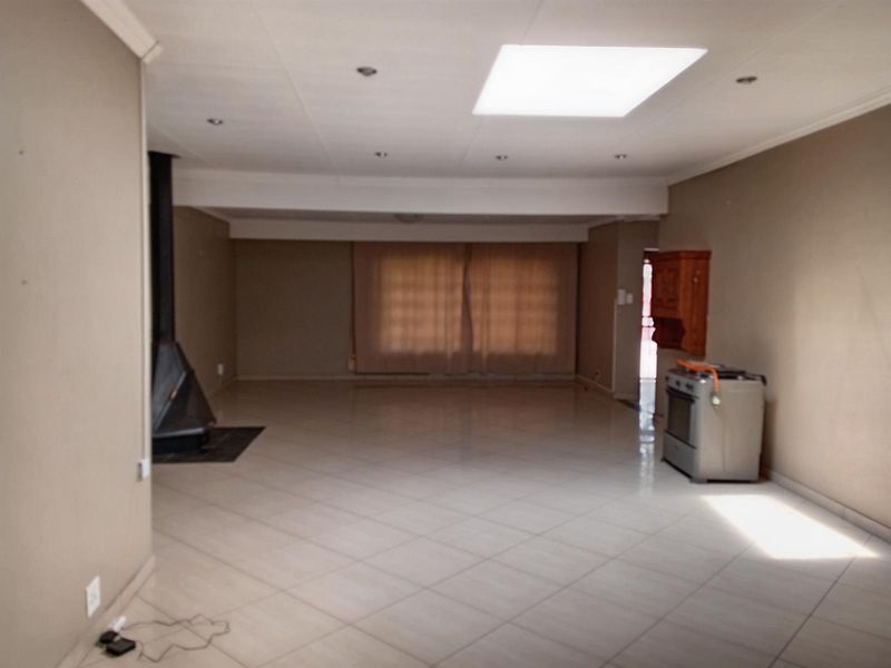 Elegant 4-Bedroom Home with Income-Generating Flat in Sought after Ext 14, Bethal - Photo 5