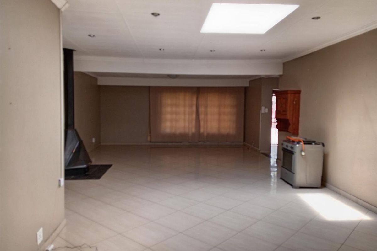 Elegant 4-Bedroom Home with Income-Generating Flat in Sought after Ext 14, Bethal - Photo 5