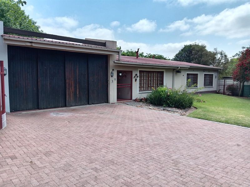 Elegant 4-Bedroom Home with Income-Generating Flat in Sought after Ext 14, Bethal - Photo 2