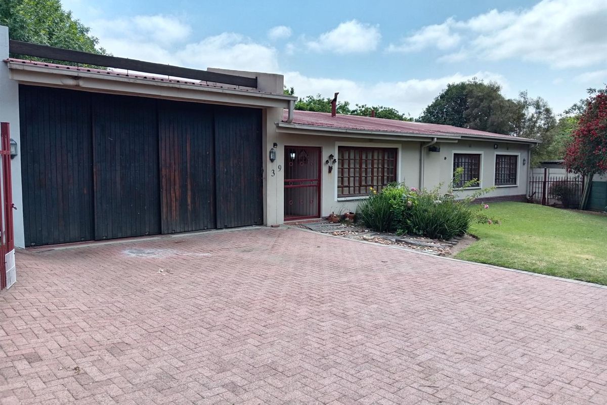 Elegant 4-Bedroom Home with Income-Generating Flat in Sought after Ext 14, Bethal - Photo 2
