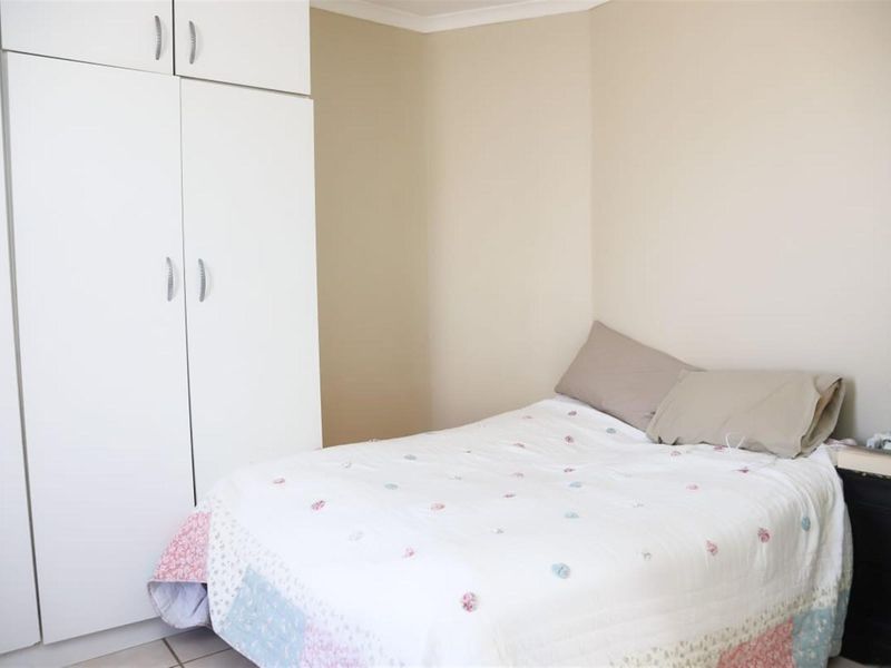 3-Bedroom Townhouse in Beacon Bay Featuring 2 Bathrooms, a Balcony and Comfortable Living - Photo 10