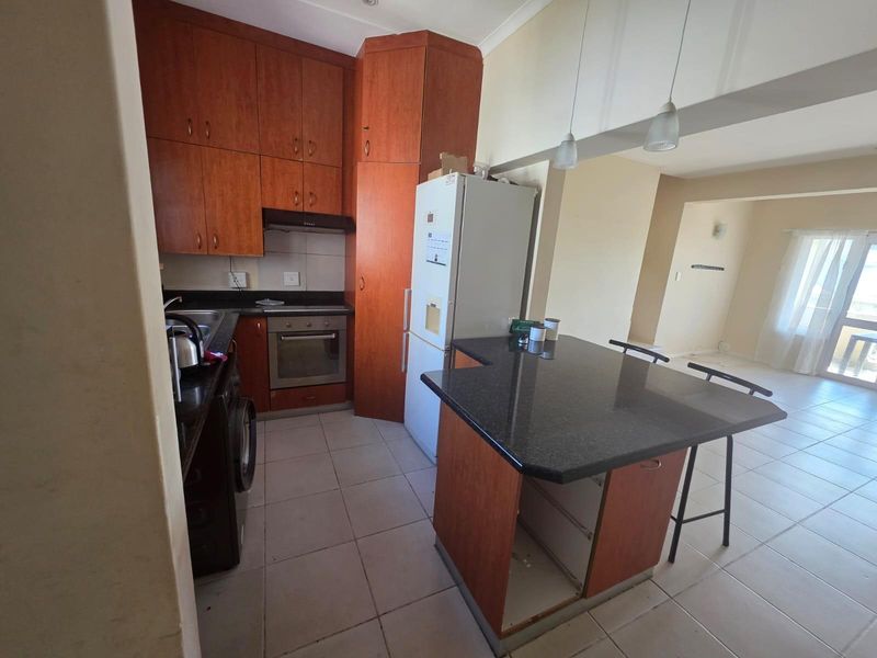 3-Bedroom Townhouse in Beacon Bay Featuring 2 Bathrooms, a Balcony and Comfortable Living - Photo 3