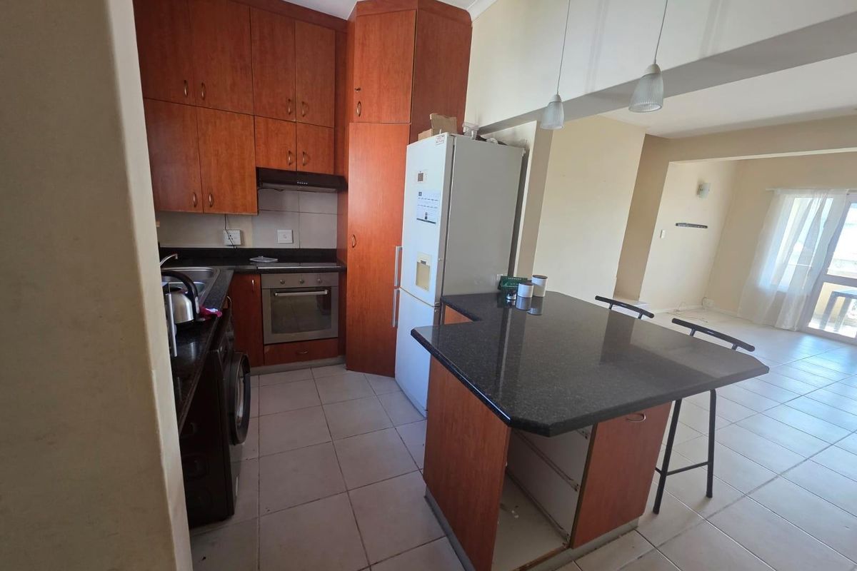 3-Bedroom Townhouse in Beacon Bay Featuring 2 Bathrooms, a Balcony and Comfortable Living - Photo 3