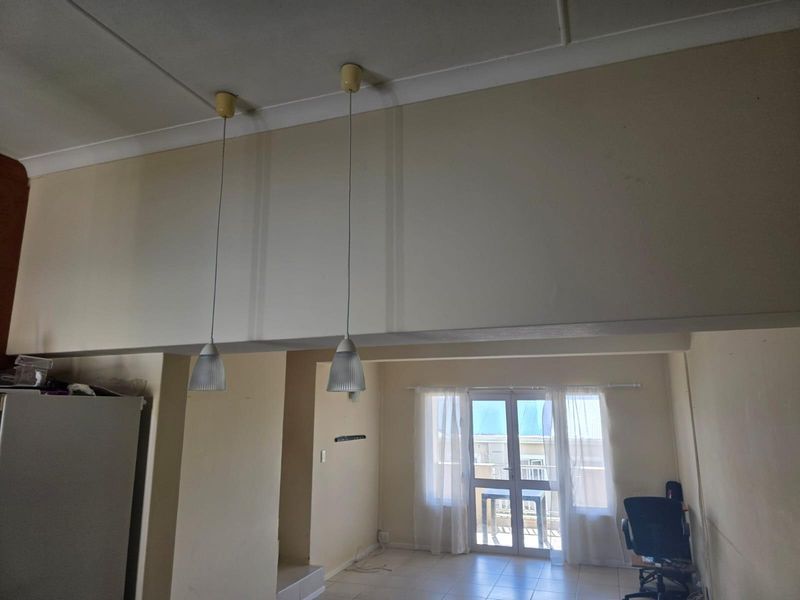 3-Bedroom Townhouse in Beacon Bay Featuring 2 Bathrooms, a Balcony and Comfortable Living - Photo 5