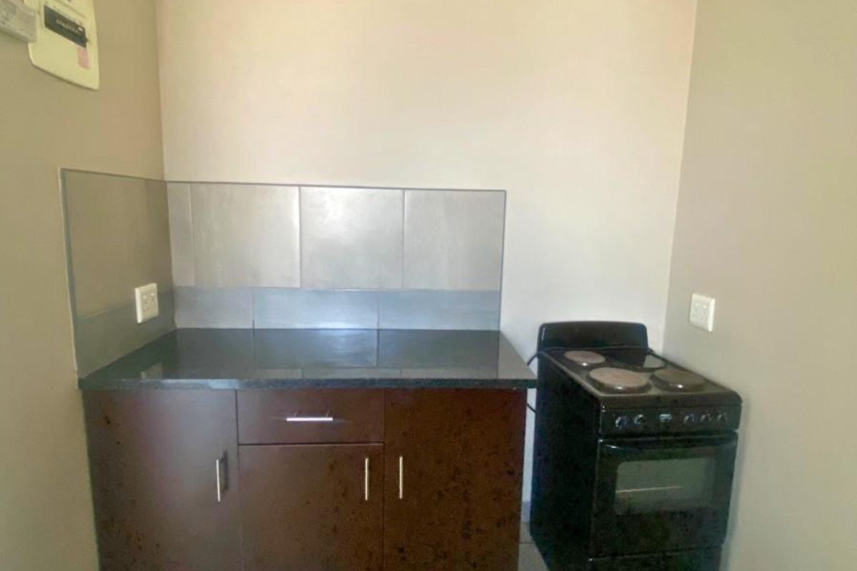 Charming Studio Apartment for Sale - Photo 4