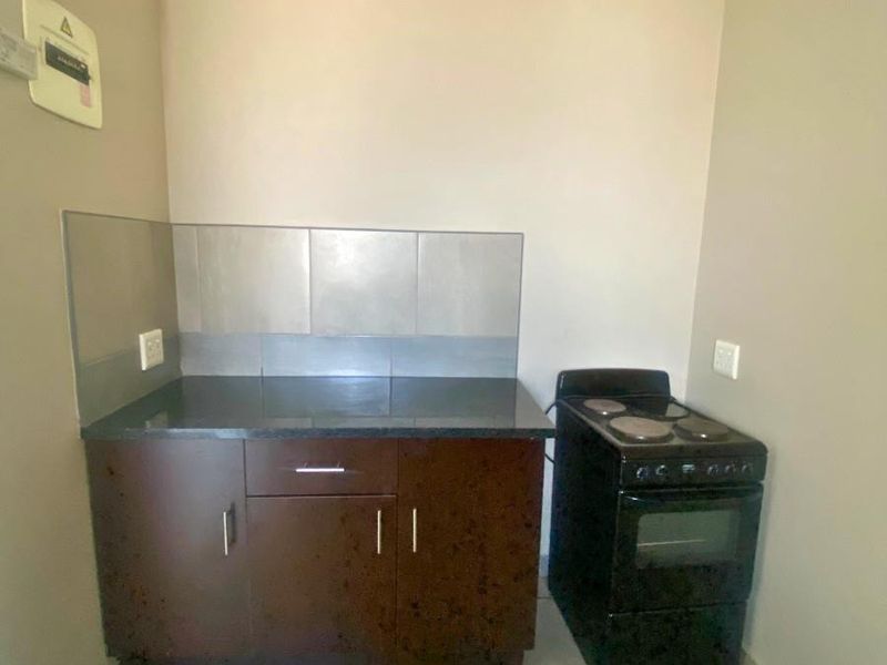 Charming Studio Apartment for Sale - Photo 4