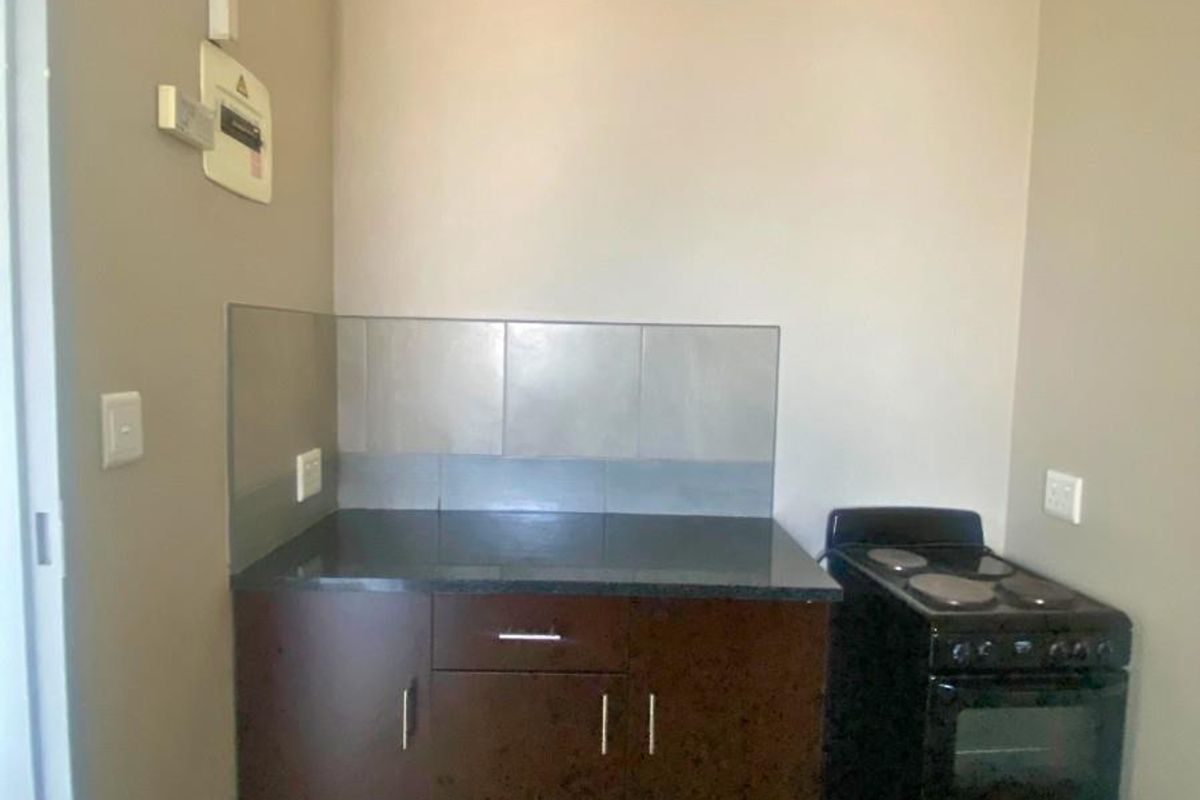 Charming Studio Apartment for Sale - Photo 3