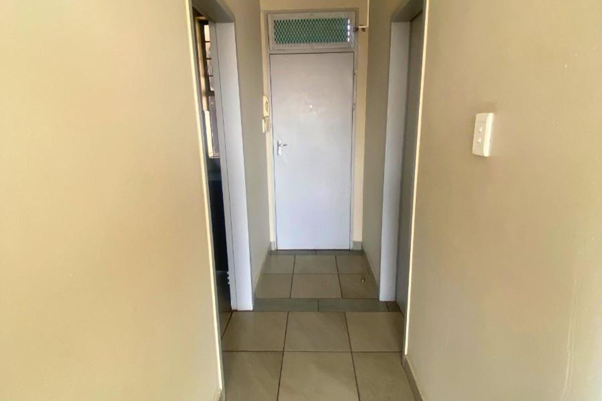 Charming Studio Apartment for Sale - Photo 2