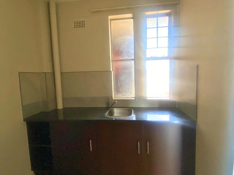 Charming Studio Apartment for Sale - Photo 5