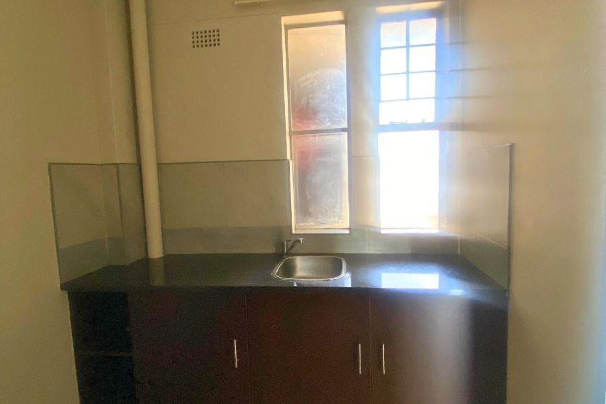 Charming Studio Apartment for Sale - Photo 5