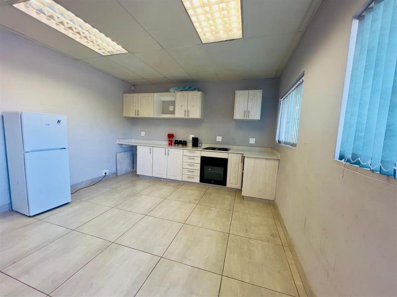 A spacious retreat in the heart of convenience -live ,work and thrive here Chasedene PMB - Photo 2