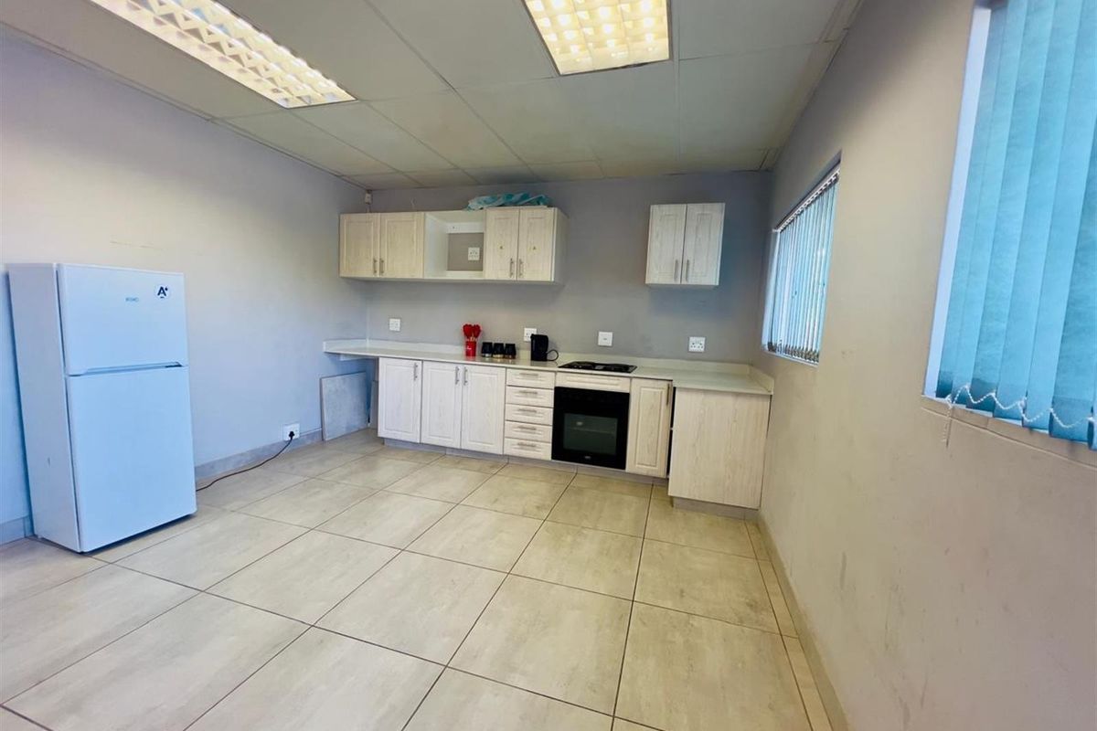 A spacious retreat in the heart of convenience -live ,work and thrive here Chasedene PMB - Photo 2