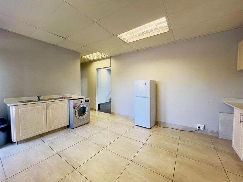 A spacious retreat in the heart of convenience -live ,work and thrive here Chasedene PMB - Photo 3