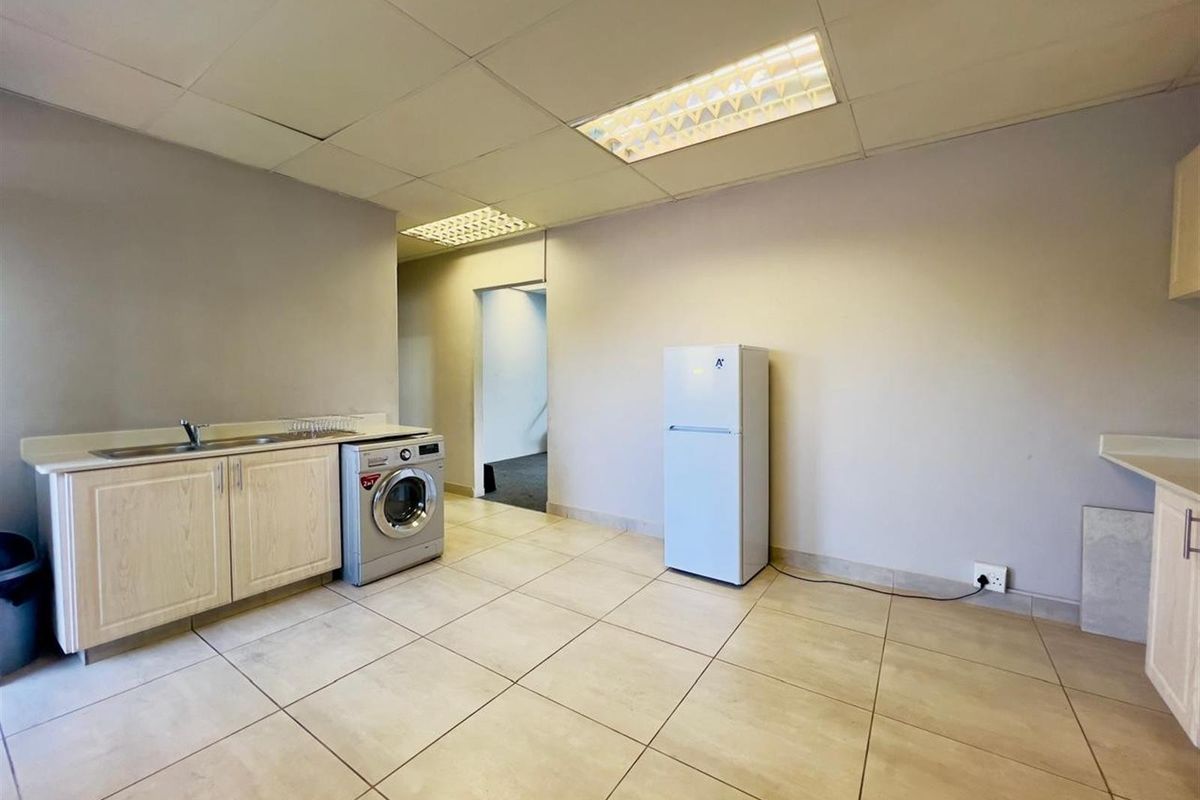 A spacious retreat in the heart of convenience -live ,work and thrive here Chasedene PMB - Photo 3