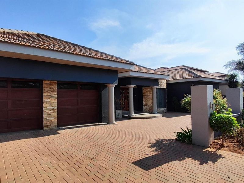 Apartment For Sale in Helderwyk, Brakpan - Photo 2