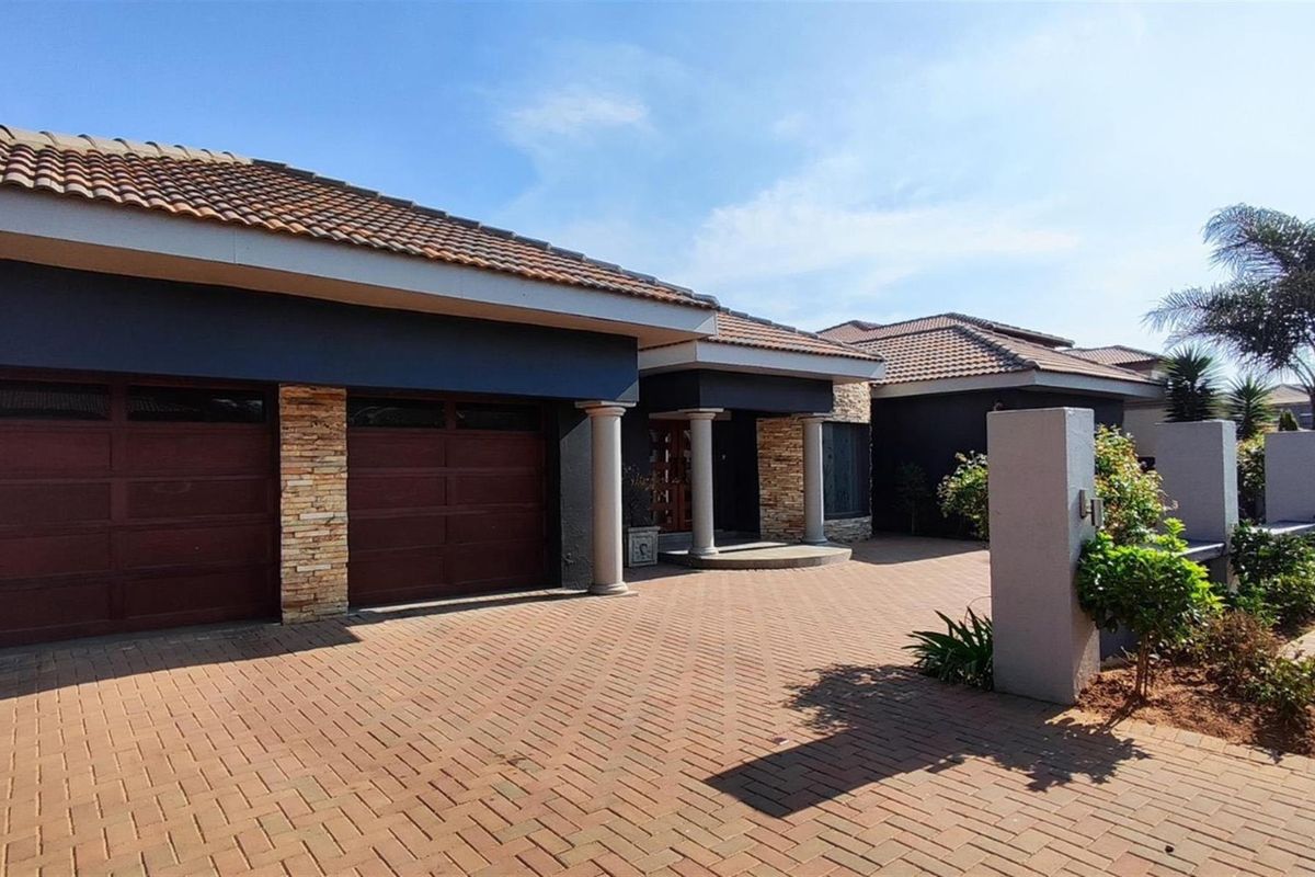 Apartment For Sale in Helderwyk, Brakpan - Photo 2