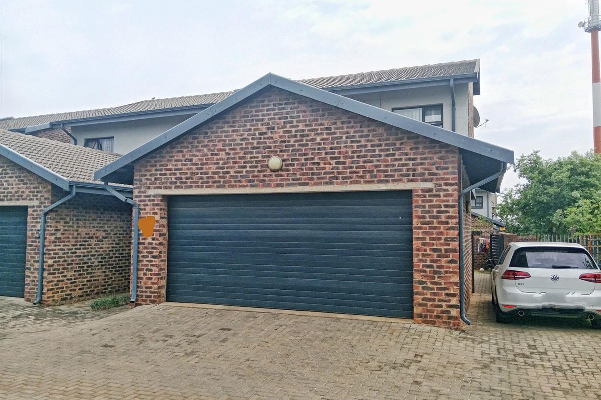 Modern Living at Its Best, What a Beautiful Family Home for Sale in Montana, Pretoria - Photo 2