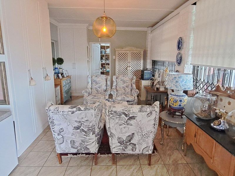 Luxury Beachfront house For Sale in Palm Beach, Port Edward, KwaZulu Natal - Photo 9