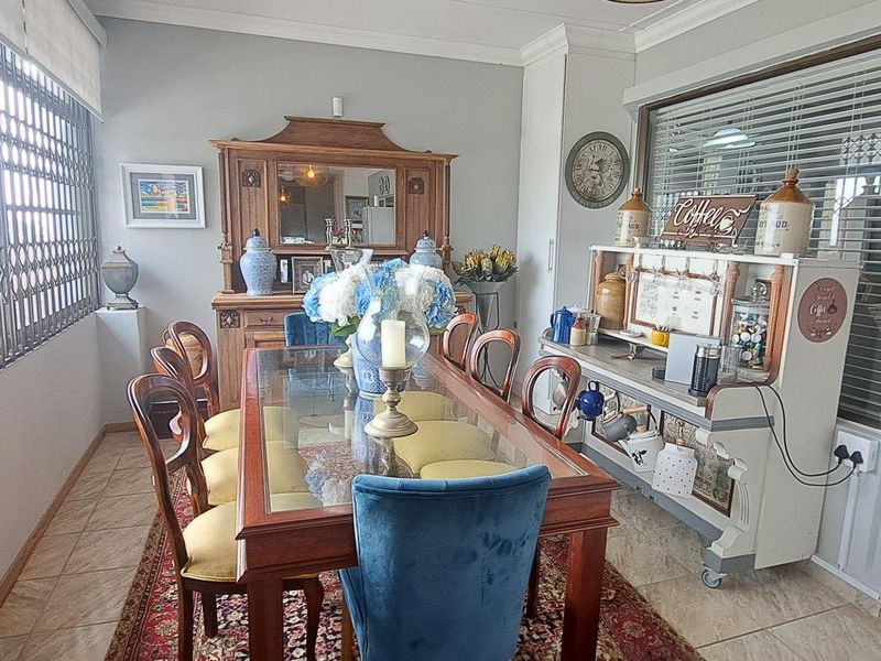 Luxury Beachfront house For Sale in Palm Beach, Port Edward, KwaZulu Natal - Photo 8