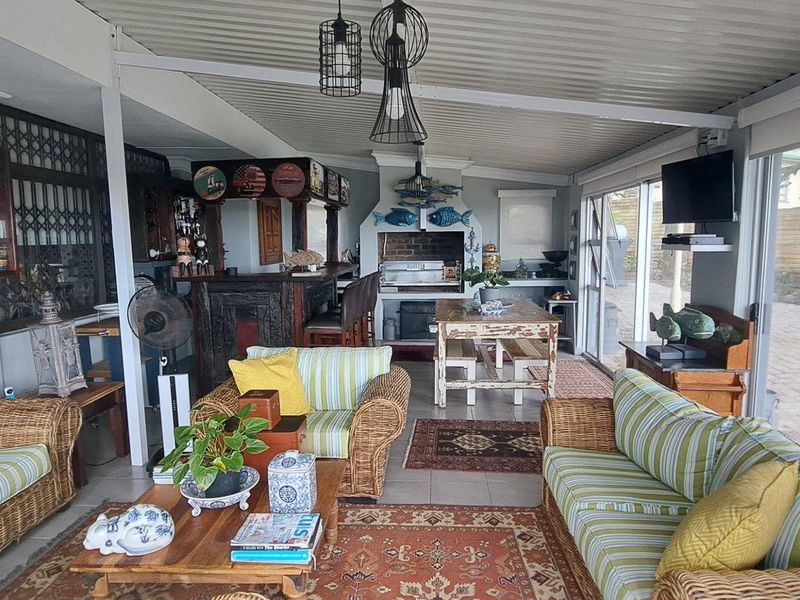 Luxury Beachfront house For Sale in Palm Beach, Port Edward, KwaZulu Natal - Photo 3
