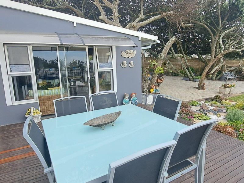 Luxury Beachfront house For Sale in Palm Beach, Port Edward, KwaZulu Natal - Photo 2
