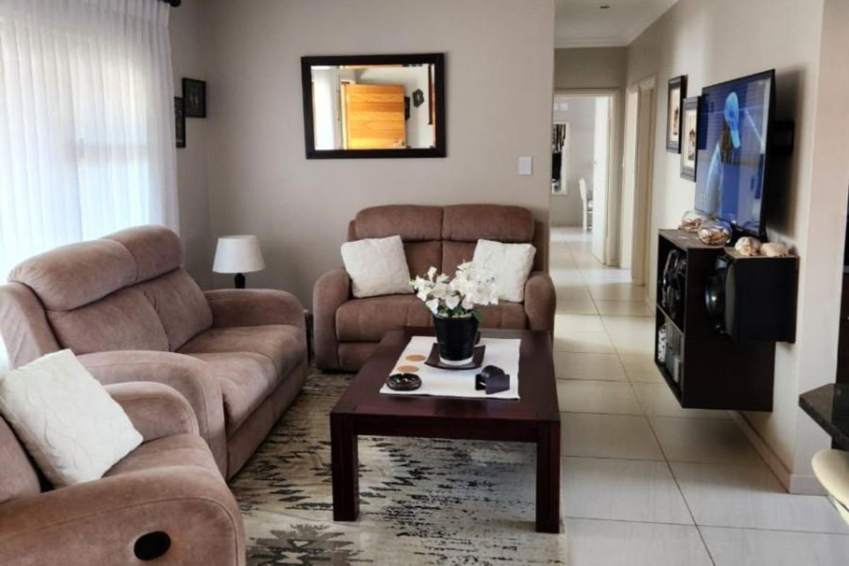 Modern 3-Bedroom Townhouse with Stylish Finishes and Outdoor Charm - Photo 3