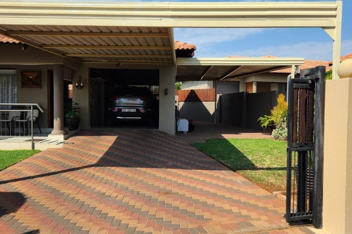 Modern 3-Bedroom Townhouse with Stylish Finishes and Outdoor Charm - Photo 2