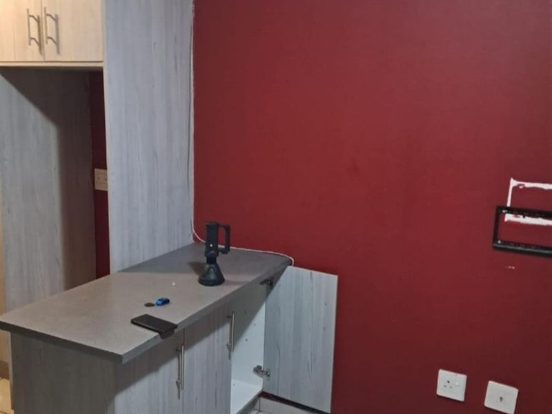 Apartment For Sale in Fleurhof, Roodepoort - Photo 3